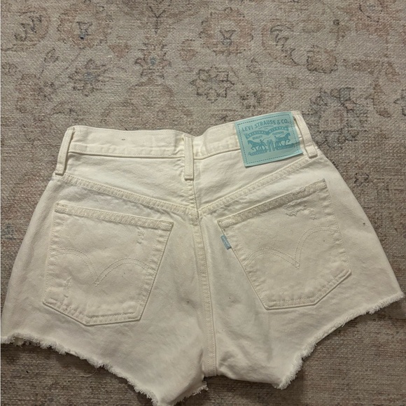 Levi’s 501 White ripped shorts size 26 (never been worn) - Picture 4 of 4